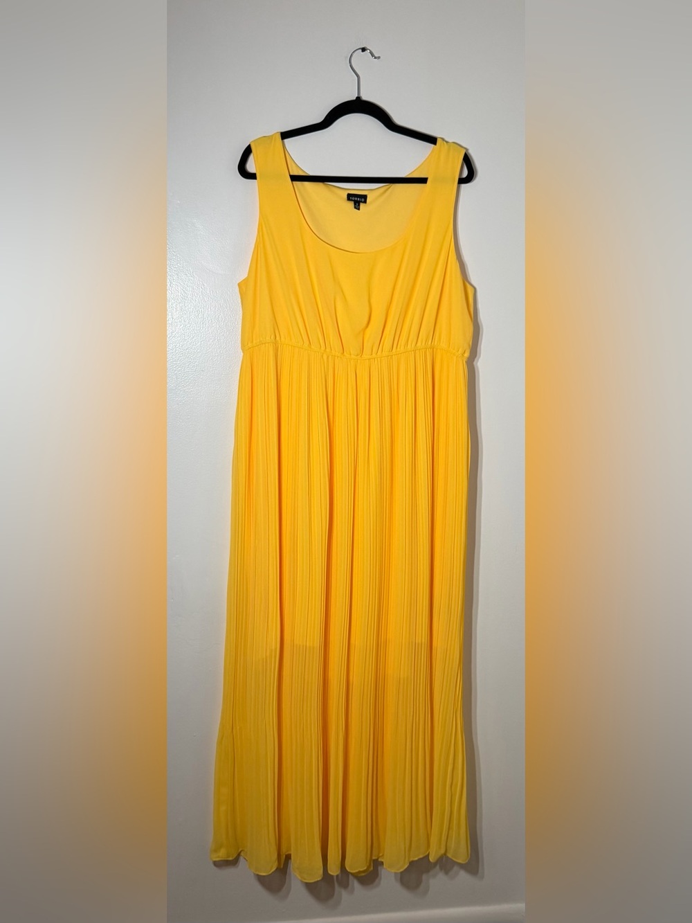 Torrid Size 2 Bright Yellow Pleated Maxi Dress Sleeveless Lined